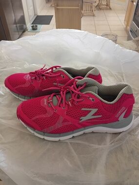 Zoot Women's Bright Pink Athletic Sneakers Like New Beautiful Bright Pink 10